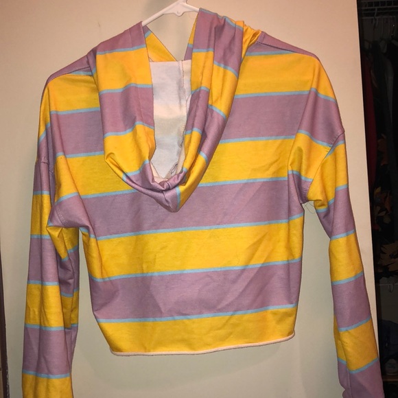 Cropped Sweatshirt - Picture 2 of 2